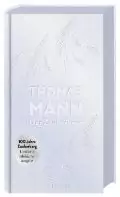 Ein weißer Buchumschlag mit minimalistischem geprägtem Bergdesign. Der Text lautet „Thomas Mann. Der Zauberberg. 100 Jahre Zauberberg. Limitierte Jubiläumsausgabe.“