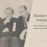 Drei Männer in Anzügen sitzen mit skeptischer oder gelangweilter Miene; daneben steht: "Klassikervorschau Frühjahr 2026. Eine subjektive und nicht einmal ansatzweise vollständige Auswahl.