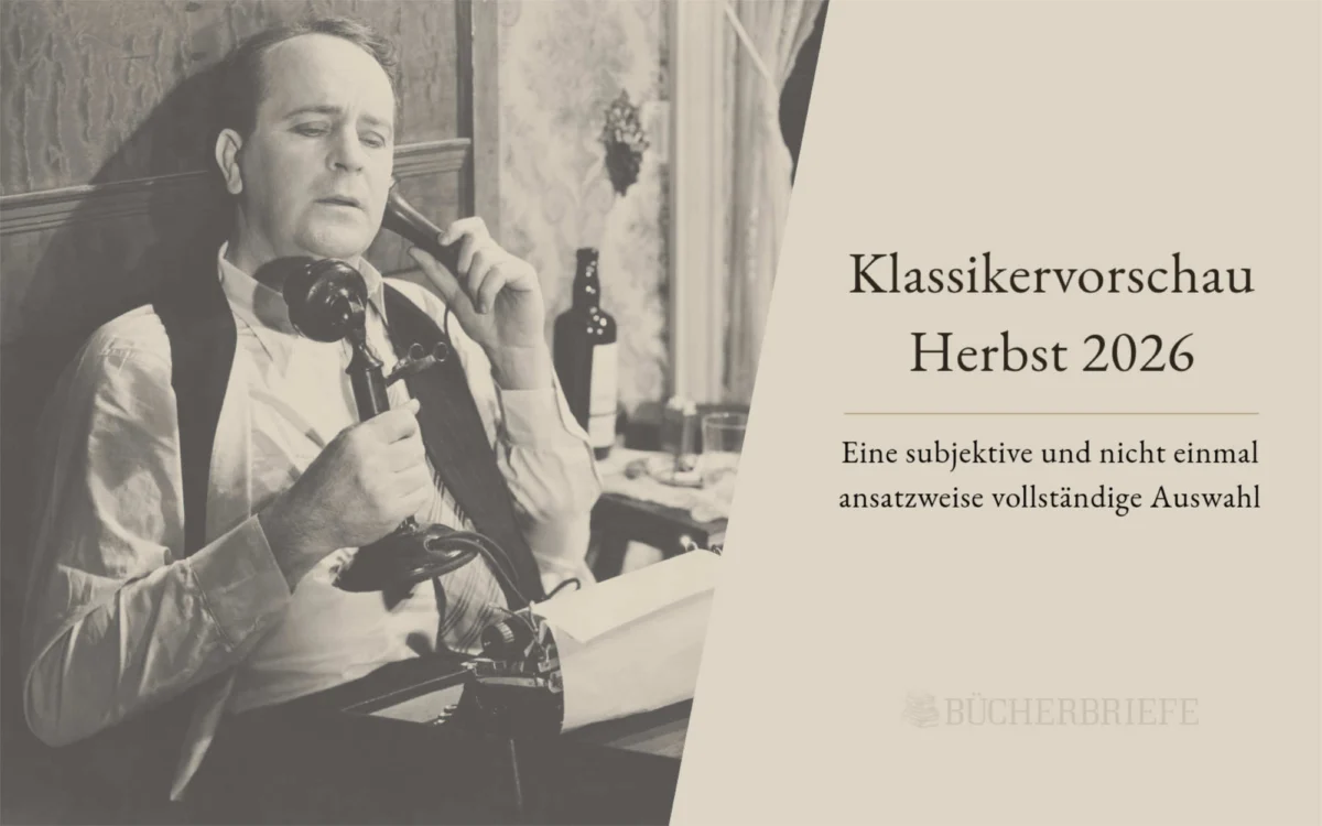 Ein Mann mit einem Telefon und Papieren sitzt an einem Schreibtisch und schaut nachdenklich. Auf der rechten Seite steht ein Text: "Klassikervorschau Herbst 2026. Eine subjektive und nicht einmal ansatzweise vollständige Auswahl.