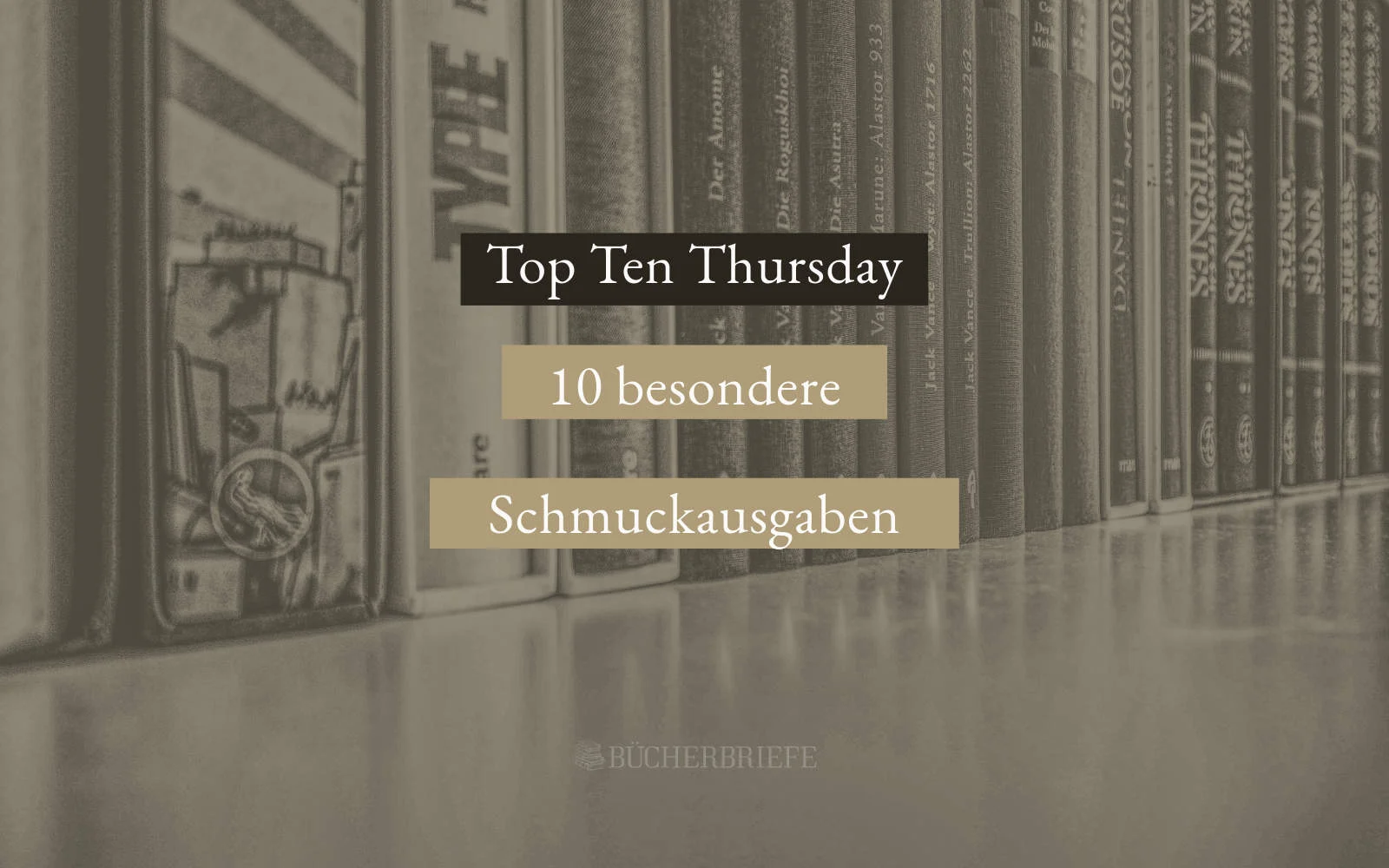 In einem Regal aufgereihte Bücher mit überlagertem Text: „Top Ten Thursday 10 besondere Schmuckausgaben.“